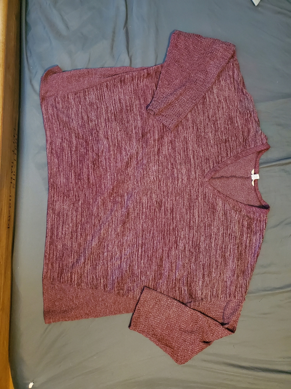 Women’s V-Neck Lightweight Sweater in Wine Heather